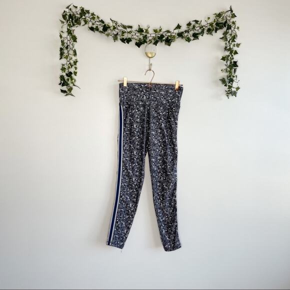 AERIE Gray White Printed Leggings Blue Tuxedo Stripe Size Medium Long - Picture 1 of 6